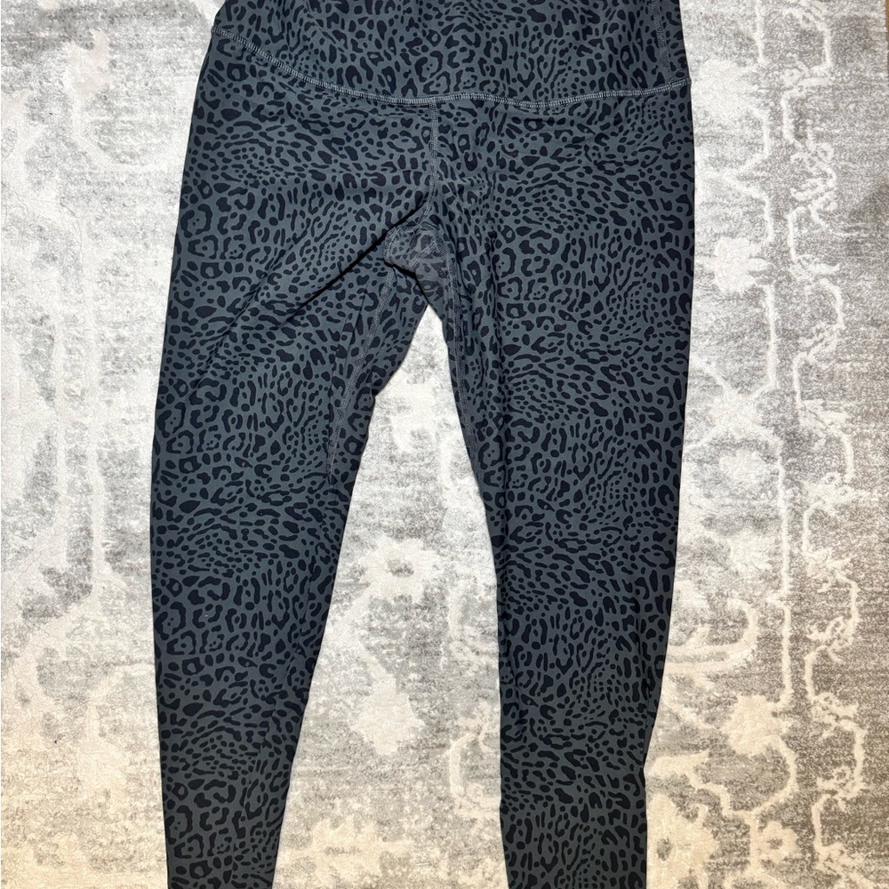 Chic Leopard Print Leggings